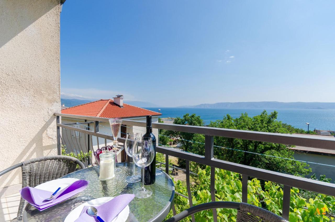 Apartments And Room Drazen Нови Винодолски Екстериор снимка