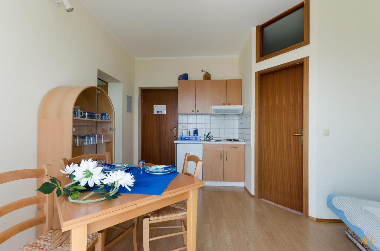 Apartments And Room Drazen Нови Винодолски Екстериор снимка