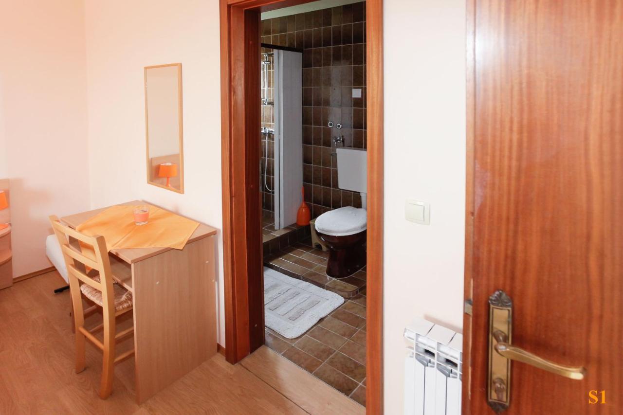 Apartments And Room Drazen Нови Винодолски Екстериор снимка
