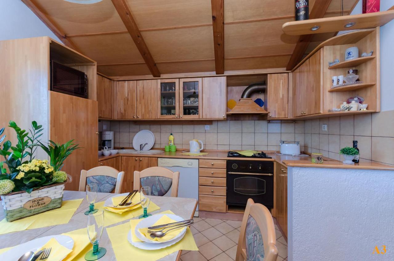 Apartments And Room Drazen Нови Винодолски Екстериор снимка