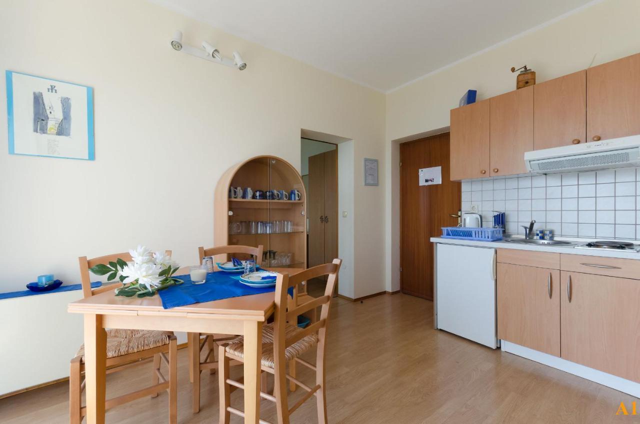 Apartments And Room Drazen Нови Винодолски Екстериор снимка