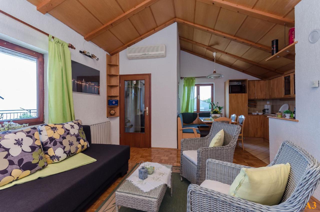 Apartments And Room Drazen Нови Винодолски Екстериор снимка